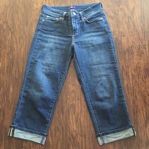 Women’s denim Capri jeans